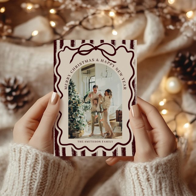 Burgundy Elegant Bow Photo Christmas Feiertagskarte (Von Creator hochgeladen)