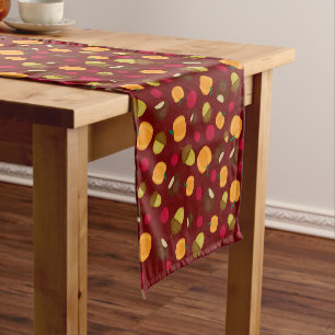 Burgundy Fall Pumpkin Red Berries Pattern Kurzer Tischläufer