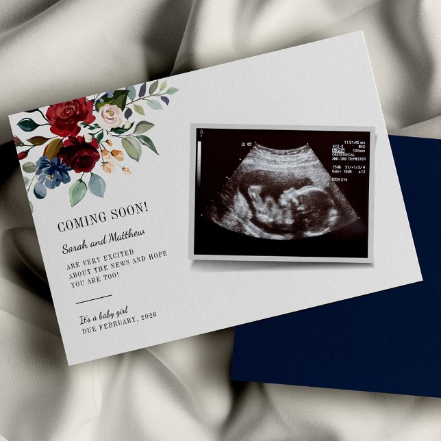 Burgundy Floral Baby Sonogram Pregnancy Ankündigung (Pregnancy Announcement Sonogram Burgundy Floral Card)