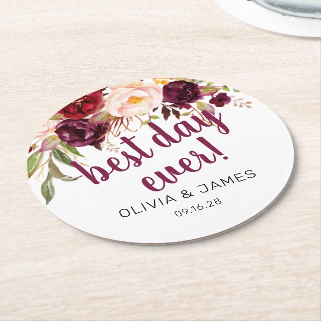 Burgundy Floral Best Day Ever Gastgeschenk Hochzei Runder Pappuntersetzer (Angewinkelt)