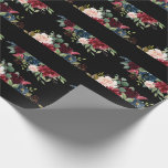 Burgundy Floral Elegantes Hübsches Wasser Geschenkpapier<br><div class="desc">Hübsch eleganter, bordeauxfarbener, floraler, schwarzer Hintergrund für viele Anlässe. So hübsch.</div>