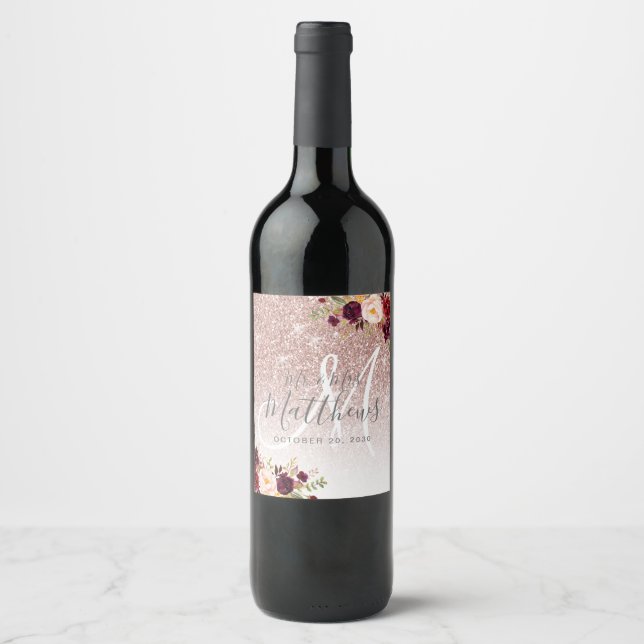 Burgundy Floral Rose Gold Glitzer Monogram Wedding Weinetikett (Vorderseite)