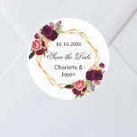 Burgundy florals geometrische Hochzeit Speichern S Runder Aufkleber<br><div class="desc">Ein Save the Date Aufkleber. Ein geometrisch geformter Rahmen in goldfarbenem Rahmen mit böhmischen Rose im boho-Stil,  Blume in Bordeaux und Rosa. Personalisieren und fügen Sie Ihre Namen,  Datum der Hochzeit.</div>