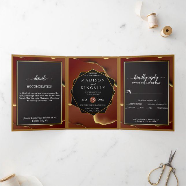 Burgundy Gold 🌿 Elegant Inky Abstrakt Hochzeit Dreifach Gefaltete Einladung (Innenseite)