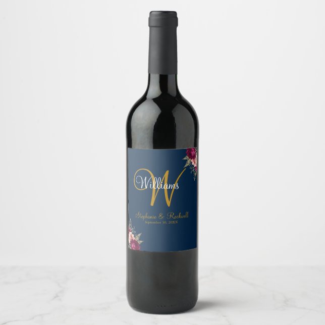 Burgundy Gold Floral Navy Blue Monogram Wedding Weinetikett (Vorderseite)