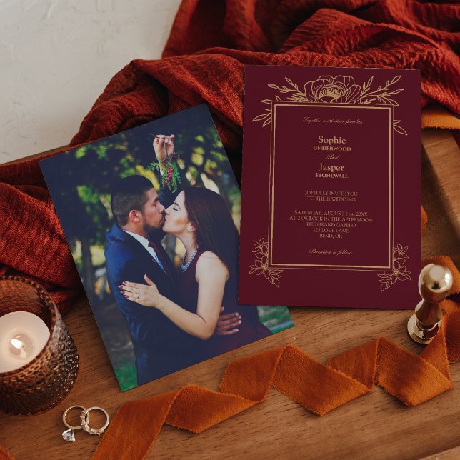 Burgundy Gold Floral Simple Foto Wedding Einladung (Von Creator hochgeladen)