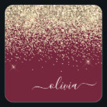 Burgundy Gold Glitzer Girly Monogram Glam Quadratischer Aufkleber<br><div class="desc">Gold und Burgundy Sparkle Glitzer Pinselmetall Monogram Name Paper Party Sticker Address Labels. Das macht den perfekten 16 Geburtstag,  Hochzeit,  Brautparty,  Jubiläum,  Babydusche oder Junggeselinnen-Abschied Geschenk für jemanden,  der Lieben glamourösen Luxus und schicke Stile.</div>
