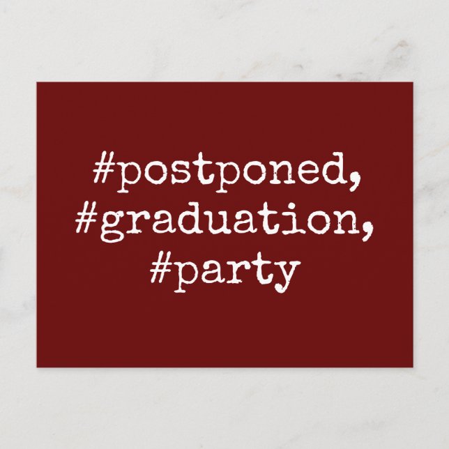 Burgundy Hashtag Zurückgezogene Graduierungspartei Postkarte (Vorderseite)