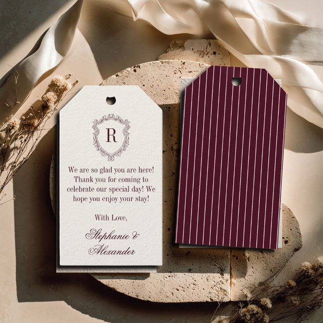 Burgundy Ivory Monogram Crest Old Money Wedding Geschenkanhänger (Von Creator hochgeladen)