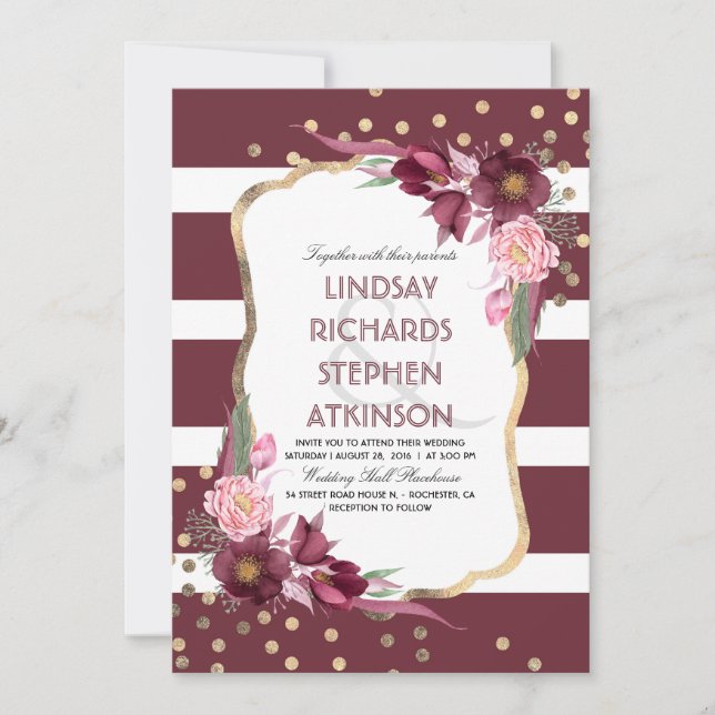 Burgundy Marsala Blumenstrauß und Gold Wedding Einladung (Vorderseite)