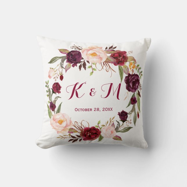 Burgundy Marsala Floral Wreath Wedding Monogram Kissen (Vorderseite)
