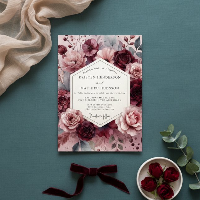 Burgundy Moody Floral Romance Wedding Einladung (Von Creator hochgeladen)