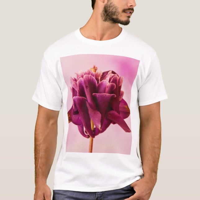 Burgundy Pink Columbine T-Shirt (Vorderseite)