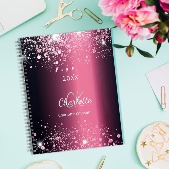Burgundy Pink Glitzer Monogramm Name 2023 Planer (Von Creator hochgeladen)