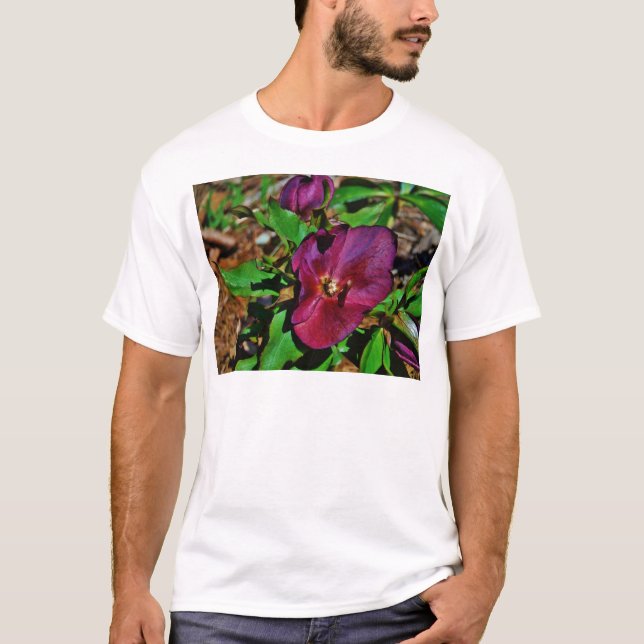 Burgundy Pink Lenten Rose T-Shirt (Vorderseite)