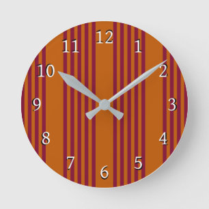 Burgundy red and burnt orange five stripe pattern. runde wanduhr