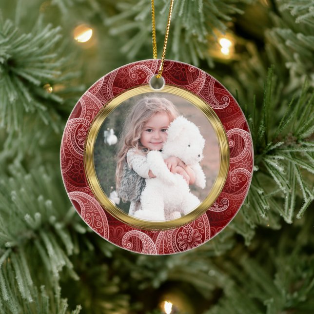 Burgundy Red Paisley Custom Photo and Text Keramik Ornament (Baum)