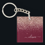 Burgundy Rose Gold Blush Pink Glitzer Monogram Schlüsselanhänger<br><div class="desc">Burgundy und Rose Gold Blush Pink Imitats Foil Sparkle Glitzer Script Monogram Name Schlüsselanhänger. Das macht den perfekten 16 Geburtstag,  Hochzeit,  Brautparty,  Jubiläum,  Babydusche oder Junggeselinnen-Abschied Geschenk für jemanden,  der Lieben glamourösen Luxus und schicke Stile.</div>