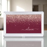 Burgundy Rose Gold Blush Pink Glitzer Monogram Visitenkarten Dose<br><div class="desc">Burgundy und Rose Gold - Rosa Sparkle Glitzer Script Monogram Name Business Card Holder. Das macht den perfekten 16 Geburtstag,  Hochzeit,  Brautparty,  Jubiläum,  Babydusche oder Junggeselinnen-Abschied Geschenk für jemanden,  der Lieben glamourösen Luxus und schicke Stile.</div>