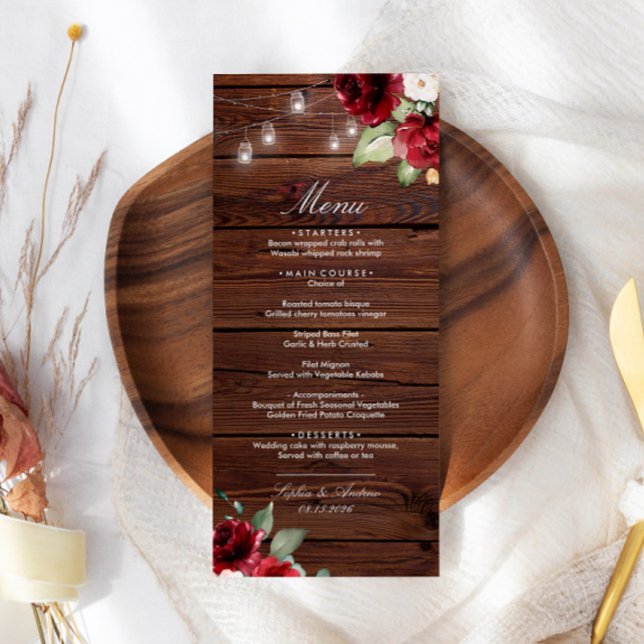 Burgundy Rote Rosen Rustic Wood Wedding Menu Menükarte (Von Creator hochgeladen)