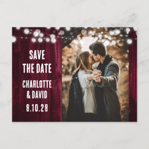 Burgundy Rustic Wood String Lights Wedding Foto Ankündigungspostkarte