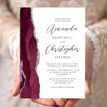 Burgundy Silver Agate Script Wedding Einladung<br><div class="desc">Der links Rand dieser eleganten,  modernen Hochzeitseinladung zeichnet sich durch eine bordeauxrote Aquarellgrenze aus,  die mit Imitaten aus silberem Glitzer bestickt ist. Der anpassbare Text kombiniert Skript und serifenlose Schriftart in Holzkohlegrau auf weißem Hintergrund. Auf der Rückseite ist ein passendes bordeauxfarbenes und silberfarbenes Design zu sehen.</div>
