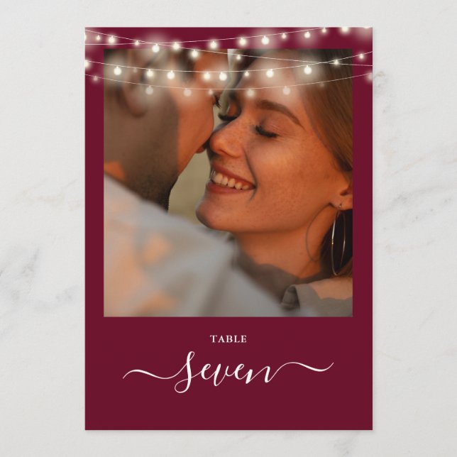Burgundy String Lights Foto Tischnummer (Vorderseite)