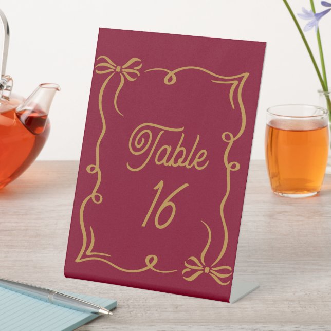 Burgundy Wedding Tischnummer Acrylic Pedestal Sockelschild (In Situ)