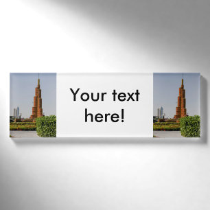 Burj Khalifa, Dubai Miracle Garden Namenschild