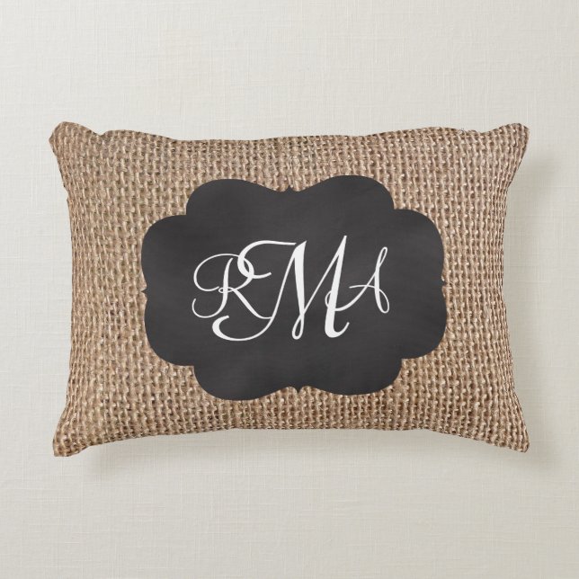 Burlap Chalkboard Look Triple Mit Monogramm Script Zierkissen (Vorderseite)