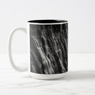 Burney fällt in Schwarzweiss Zweifarbige Tasse