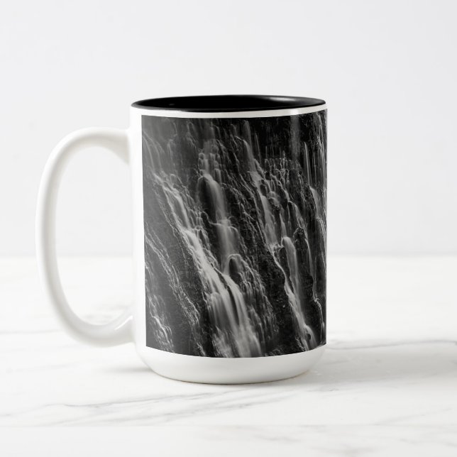 Burney fällt in Schwarzweiss Zweifarbige Tasse (Links)