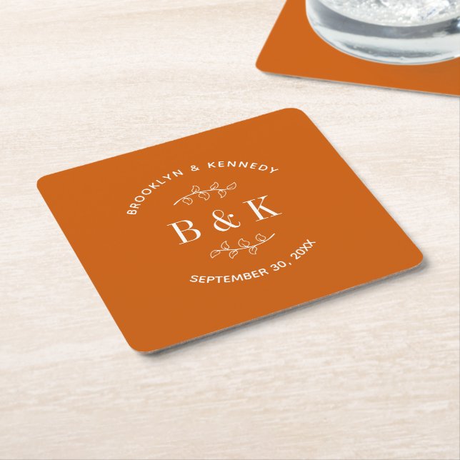 Burnt Orange Floral Botanical Wedple Name Rechteckiger Pappuntersetzer (angewinkelt)