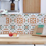 Burnt Orange Green White Aztec Geometric Tribal Fliese<br><div class="desc">Schöne hochwertige original moderne volkstümliche Keramik-Fliesen aus Stamm boho,  die in gebrannter Orange und aquamarin grüner Farbe auf weißem Hintergrund mit geometrischem Aztec-Ikat-Muster entworfen wurden. Ideal für ein frisches,  modernes Interieur,  für eine stilvolle Küche Backsplash,  Bad oder Wanddekoration mit einem Hauch von Folk-Gefühl.</div>