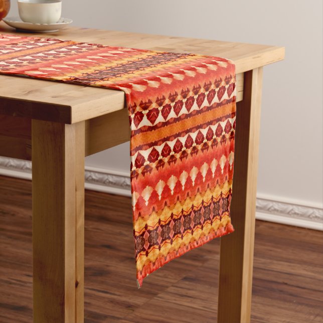 Burnt Orange Tribal Geometric Striping Kurzer Tischläufer (Beispiel)