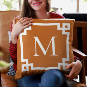 Burnt Orange und White Monogram, griechische Schlü Kissen