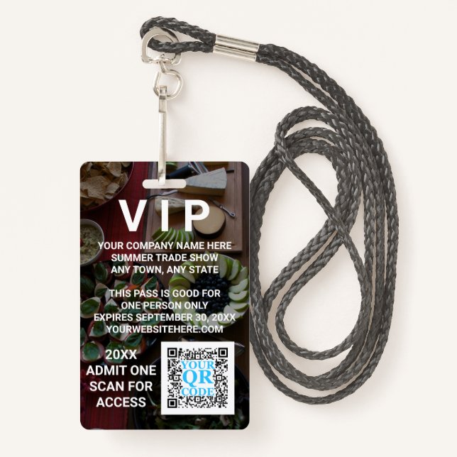 Business QR Code Dunkles Foto Cool Promo Event VIP Ausweis (Vorderseite mit Schlüsselband)
