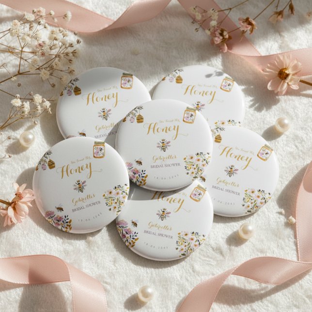 Butter Yellow She Found Her Honey Bee Bridal Party Button (Von Creator hochgeladen)