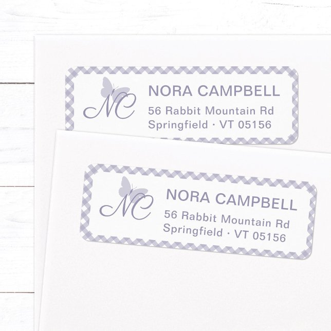 Butterfly Monogram Lavender Gingham Rücksendeadres (Elegant butterfly monogram return address label in lavender with a gingham plaid background.)