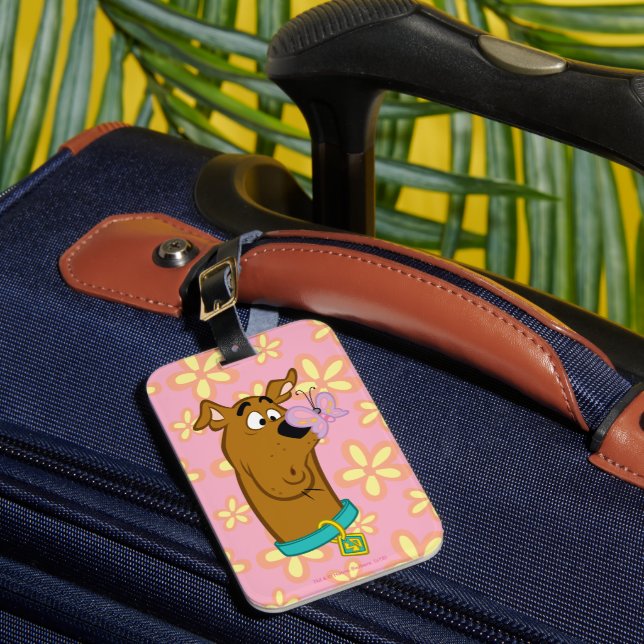 Butterfly On Scooby-Doo's Nose Gepäckanhänger (Vorderseite Insitu 1)