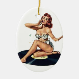 Button herauf das Mädchen, das auf Aufzeichnung Keramik Ornament