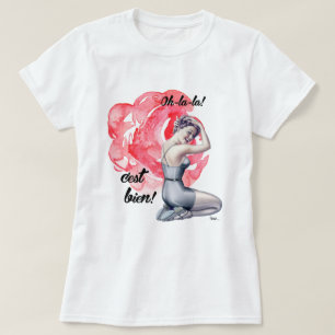 Button-Up Girl mit Blumenhintergrund T-Shirt