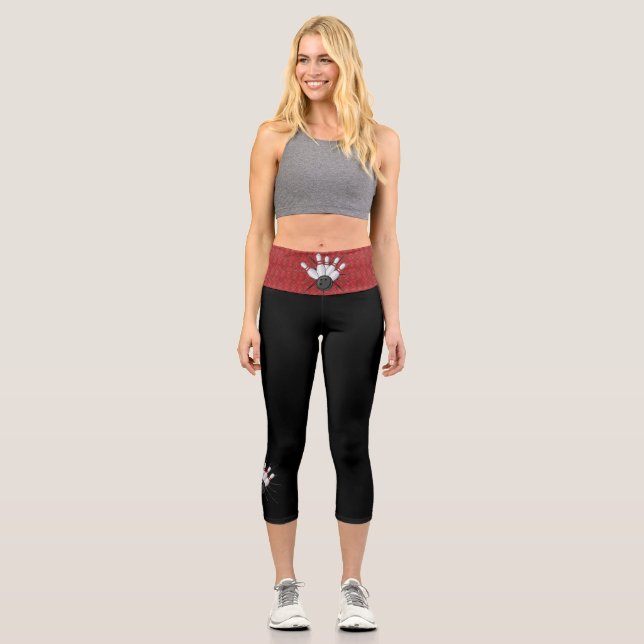 Buttone aus schwarzem Bowling mit Ball Capri Leggi Leggings (Vorderseite)