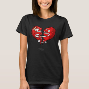 Buttone des roten Herzens und der Sicherheit T-Shirt