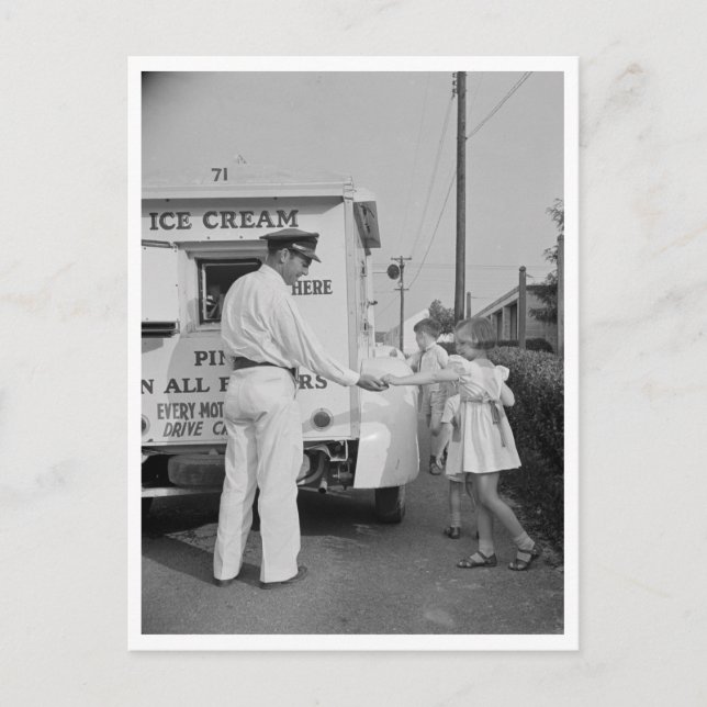 Buying Ice Cream Postkarte (Vorderseite)