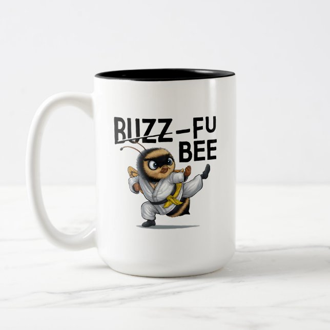 Buzz-Fu Bee Martial Arts Zweifarbige Tasse (Links)