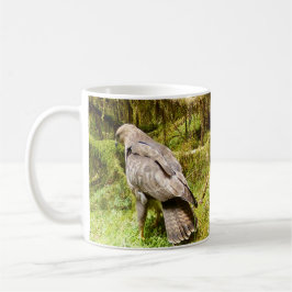 Buzzard auf der Suche nach Bazillen zum Essen Tass Kaffeetasse