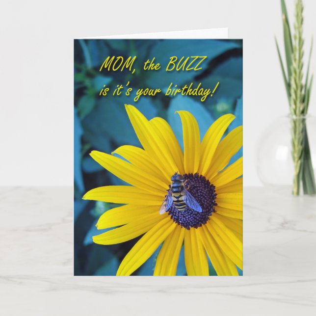 Buzzy Birthday für Mama mit Biene auf Blume Karte (Vorderseite)
