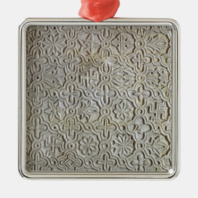Byzantinische Platte mit kreuzförmiger Dekoration, Silbernes Ornament (Vorne)