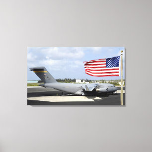 C-17 Globemaster III sitzt auf dem Fluglinien Leinwanddruck
